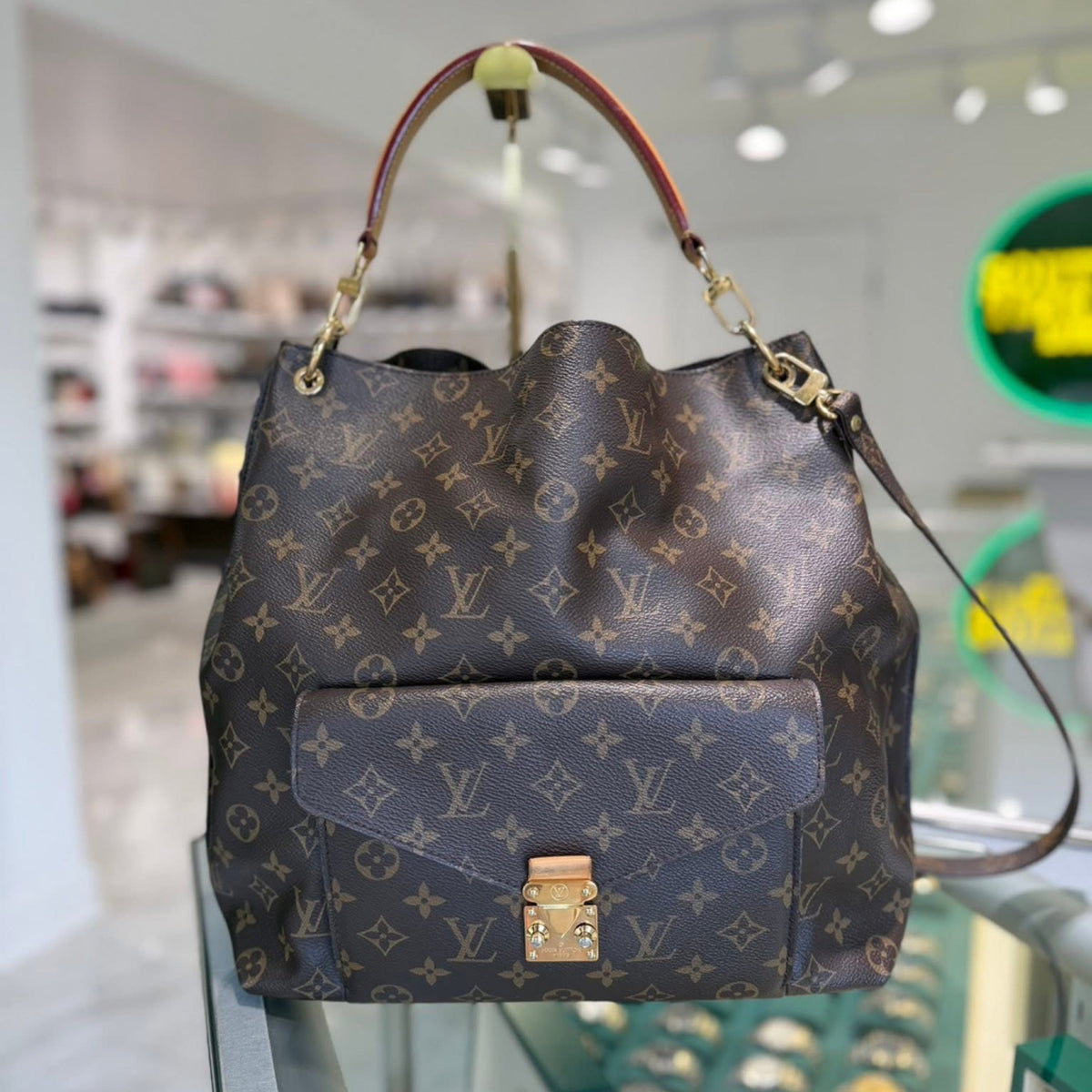 Louis Vuitton Hobo Metis - Monogram Canvas