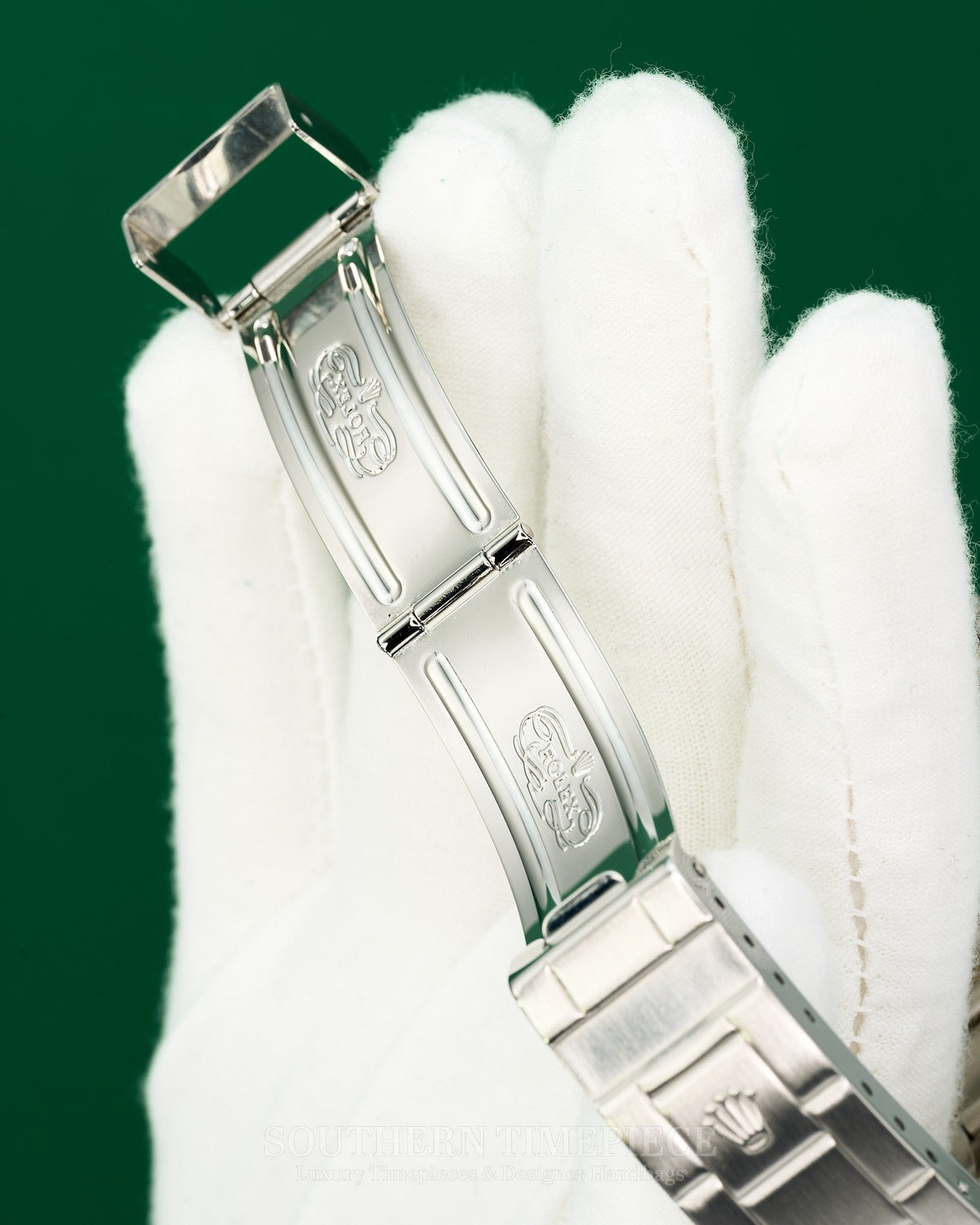 40mm Rolex Submariner Date with Black Dial and Bezel in Stainless Steel on Oyster (Ref: 16610)(Year: 2007)