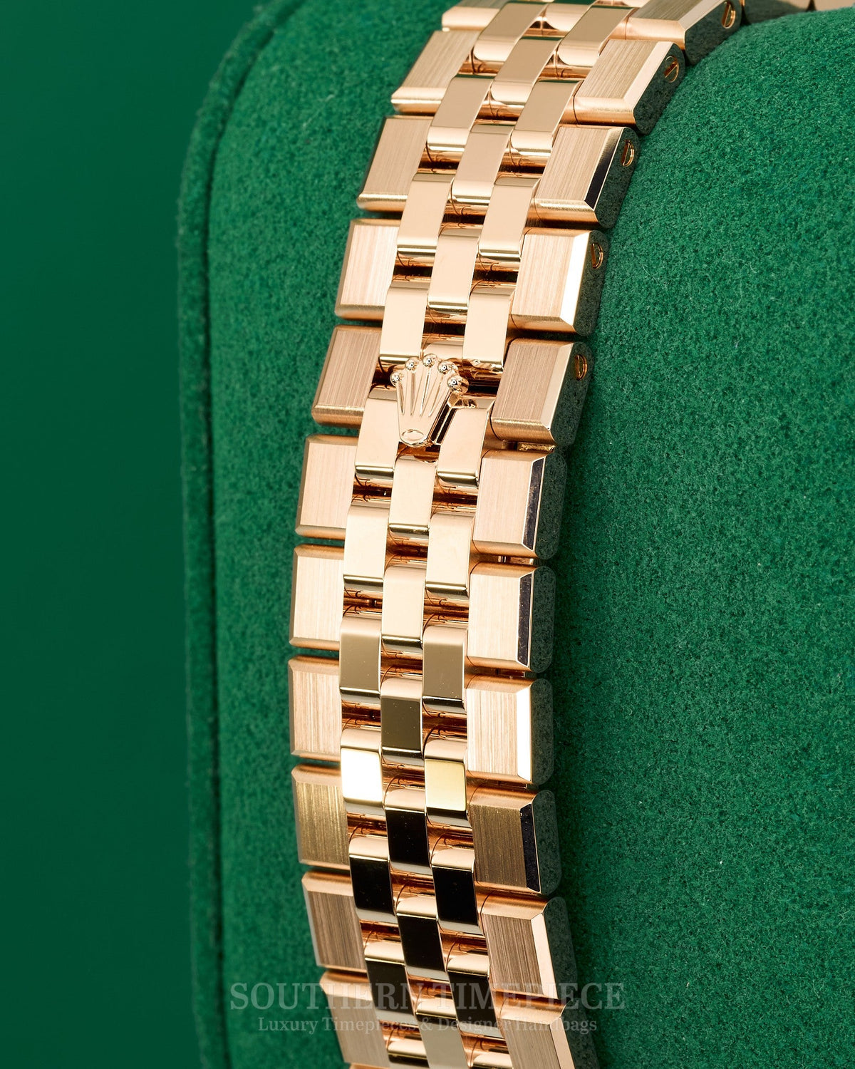 Brand New 2026 36mm Rolex Land-Dweller in Solid 18kt Rose Gold with White Honeycomb-Motif Dial (Ref: 127235)(Year: 2026)(Box & Papers)