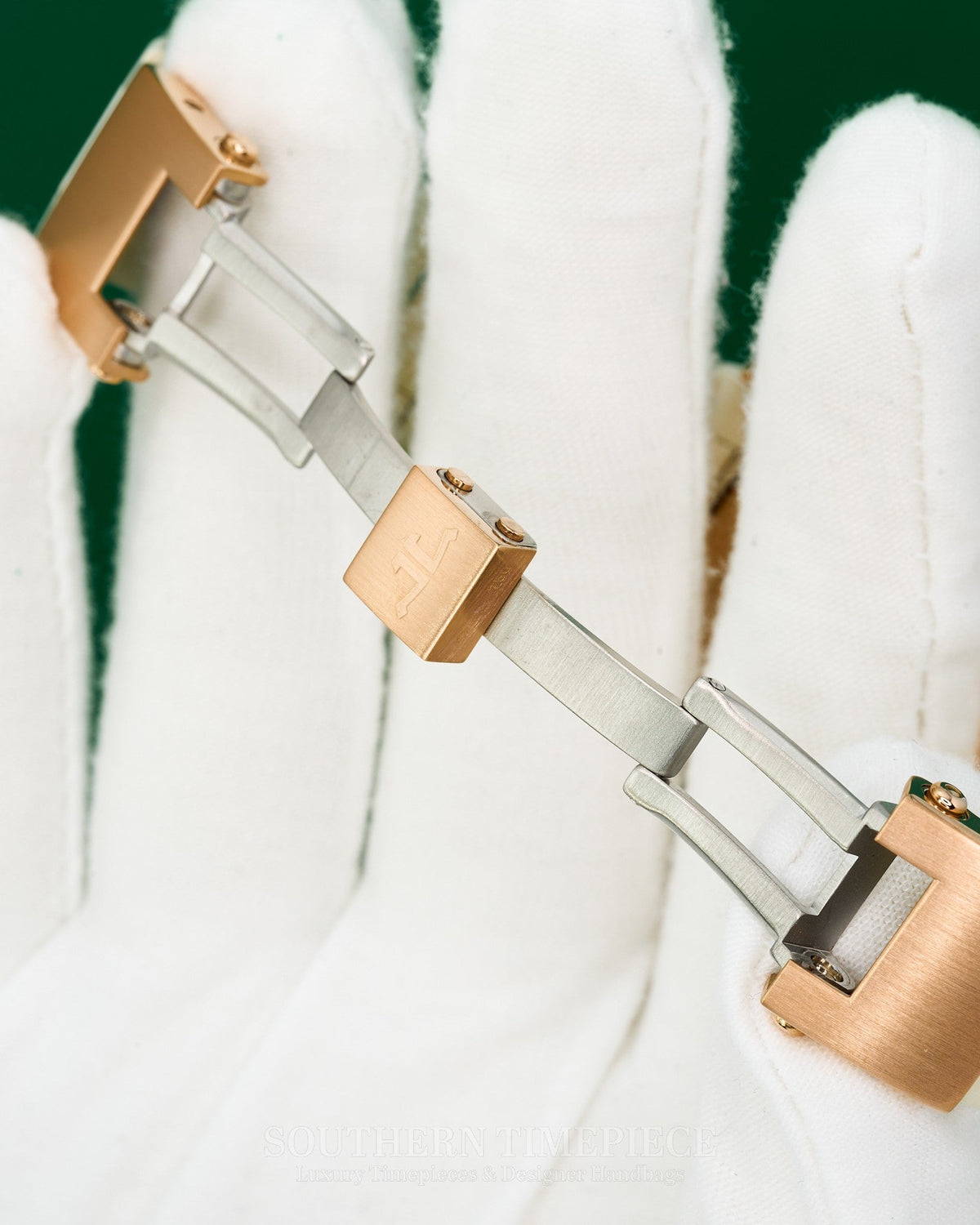 38mm Jaeger LeCoultre Master Compressor Diving GMT in Solid 18kt Rose Gold on White Rubber (Ref: Q1892720)(Year: 2009)(Box & Papers)