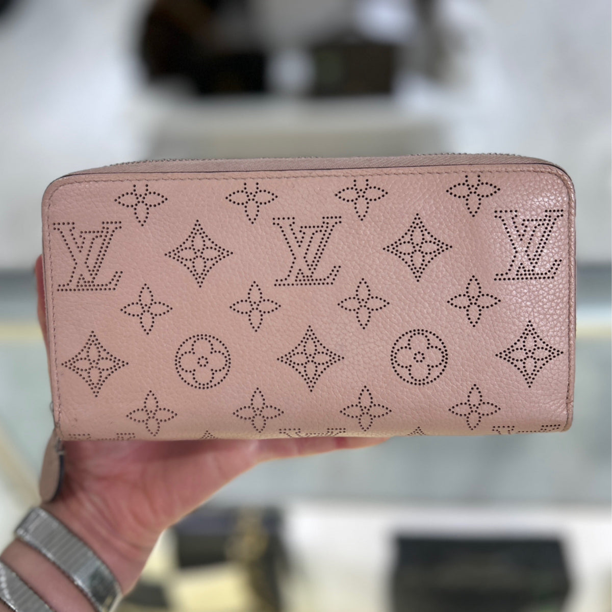Louis Vuitton Zippy Wallet - Pink Jasmin Mahina Leather