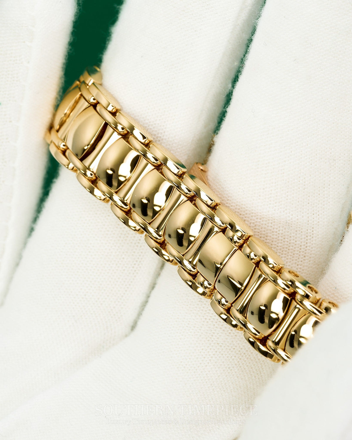 26mm Cartier Ellipse Watch Small in Solid 18kt Yellow Gold with Diamonds (Ref: W15047L8)(RARE)