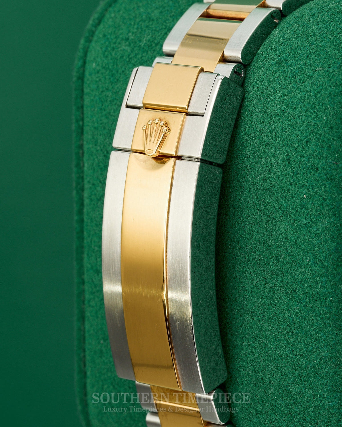 40mm Rolex Submariner in 18kt Yellow Gold and Stainless with Black Dial and Bezel (Ref: 116613LN)(Year: 2010)(Box & Appraisal)