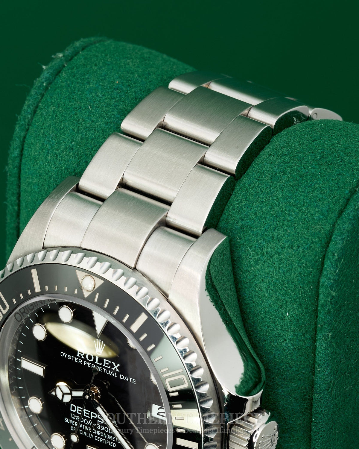 44mm Rolex Deepsea Sea-Dweller in Stainless Steel with Black Dial and Bezel (Ref: 136660)(Year: 2025)(Box & Papers)