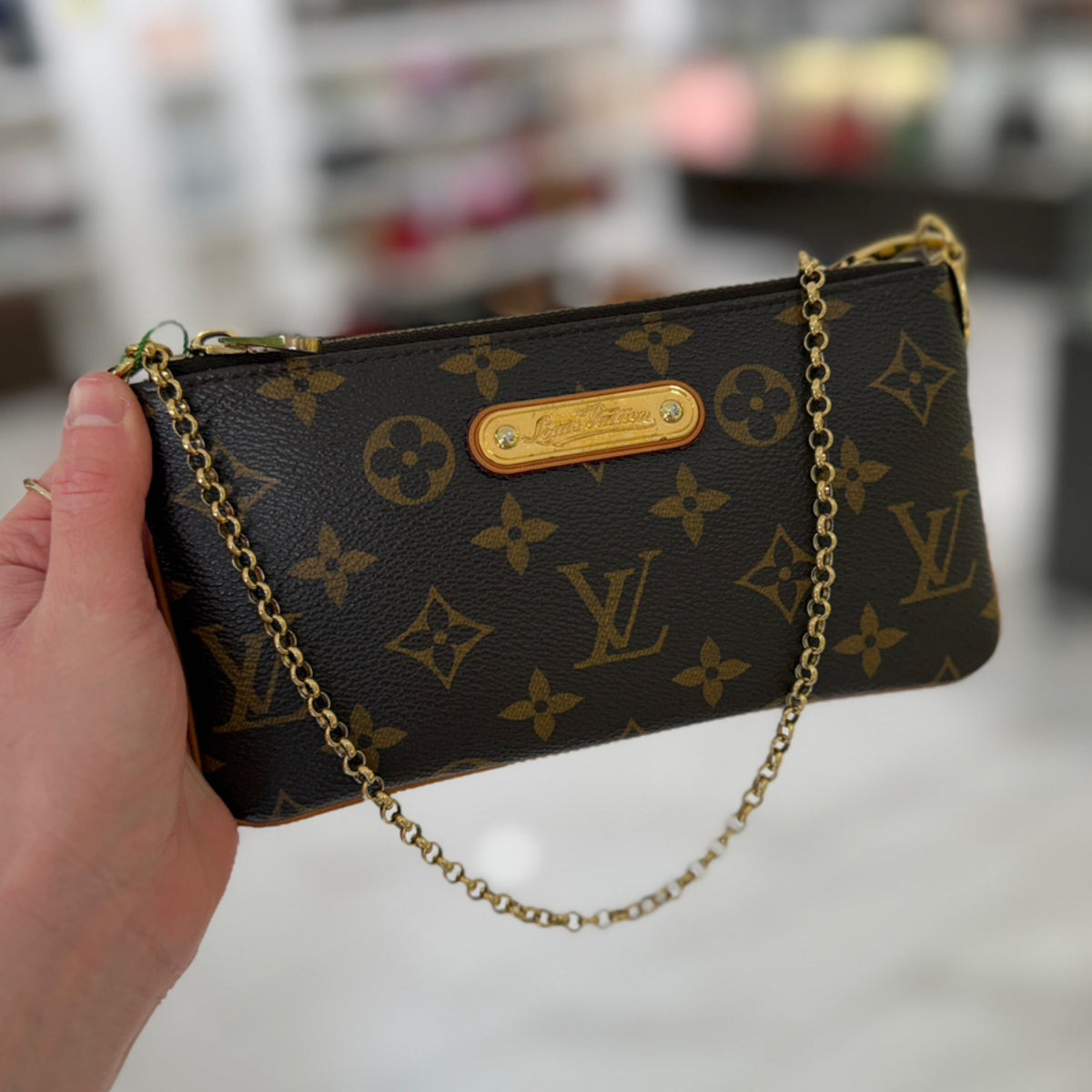 Louis Vuitton Pochette Milla MM - Monogram Canvas