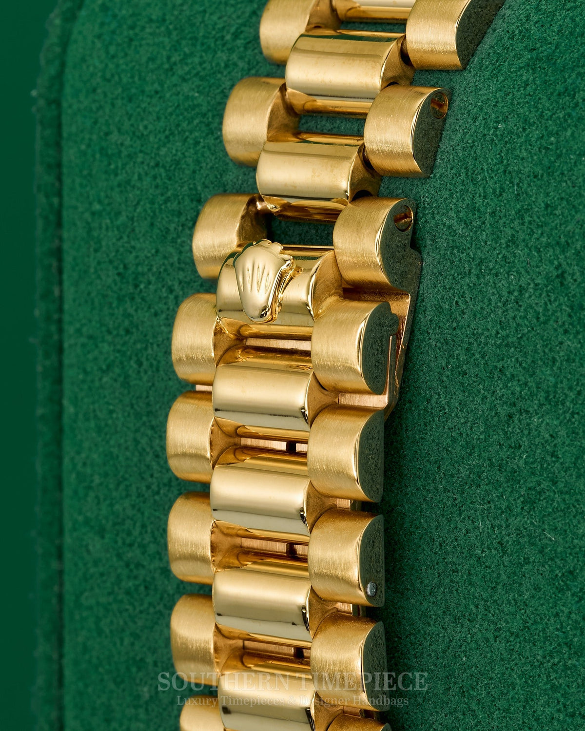 36mm Rolex Day-Date "President" with Champagne Stick Dial in Solid 18kt Yellow Gold (Ref: 18038)(Year: 1980)