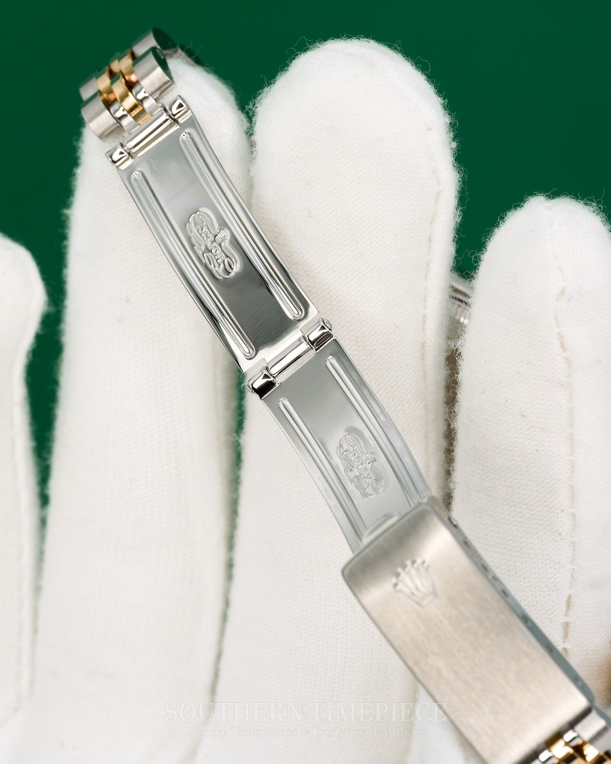 26mm Rolex Datejust with White Roman Numeral Dial in 18kt Yellow Gold and Stainless on Jubilee (Ref: 69173)(Year: 1991)