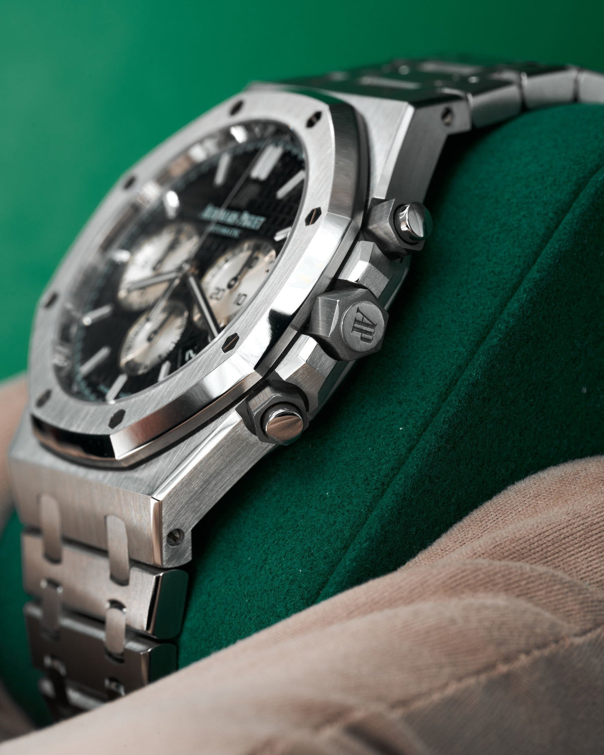 41mm Audemars Piguet Royal Oak Chrono " Reverse Panda" in Stainless Steel with Black Dial (Ref: 26331ST)(Year: 2020)(Box & Papers)