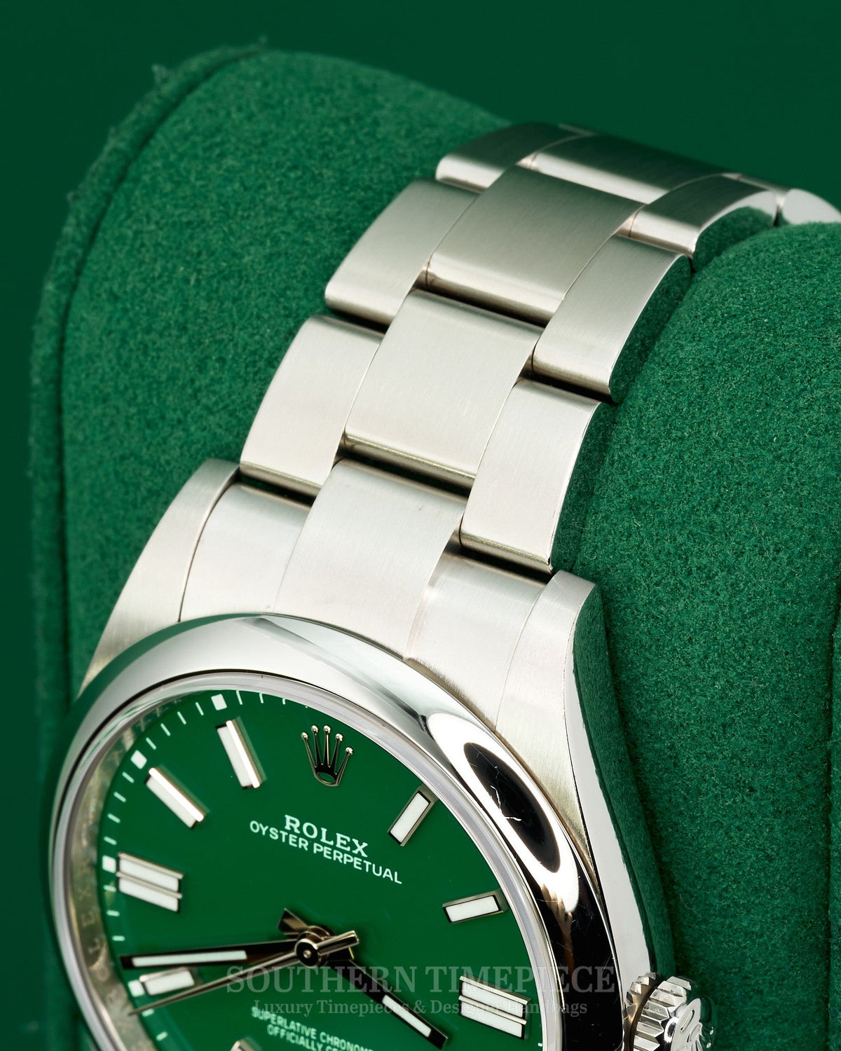 41mm Rolex Oyster Perpetual Green Dial in Stainless Steel on Oyster (Ref: 124300)(Year: 2022)(Box & Papers)