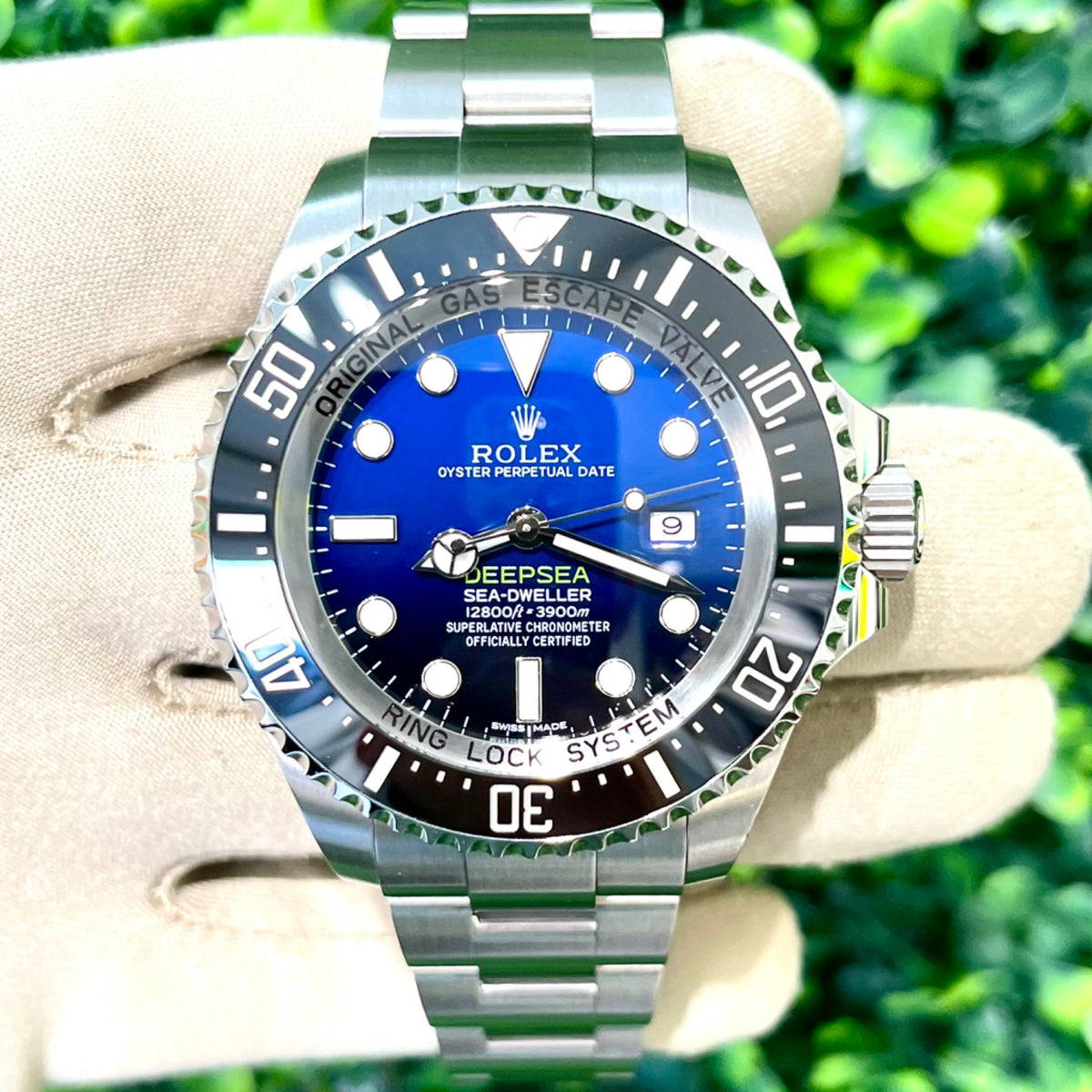44mm Rolex Deepsea Sea-Dweller "James Cameron" with Blue/Black Gradient Dial in Stainless Steel on Oyster (Ref: 116660)(Year: 2015)(Box & Papers)