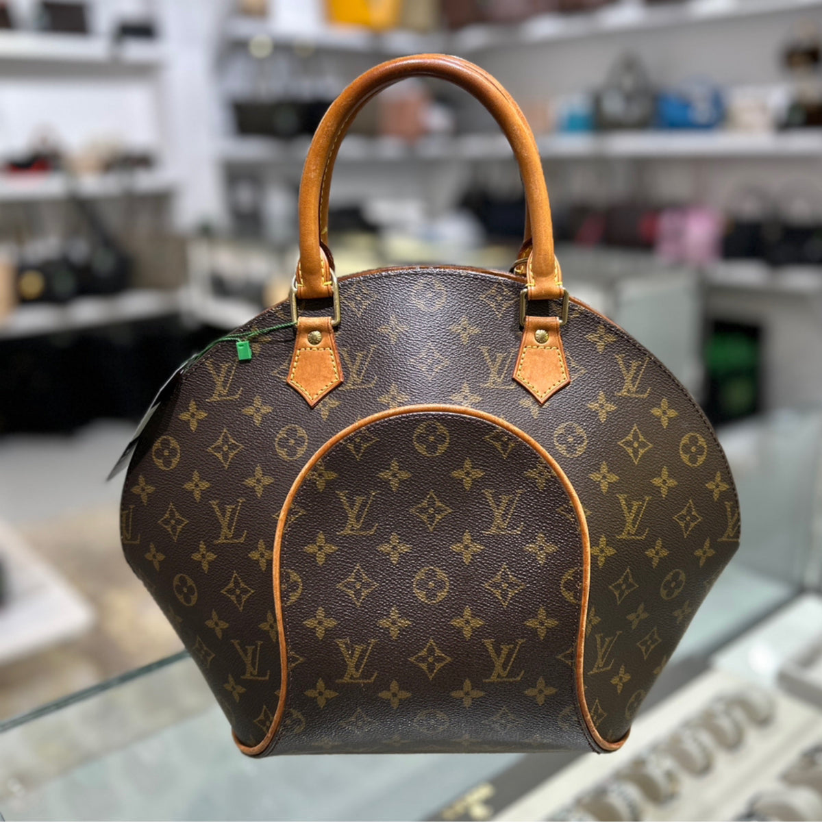 Louis Vuitton Ellipse MM - Monogram Canvas