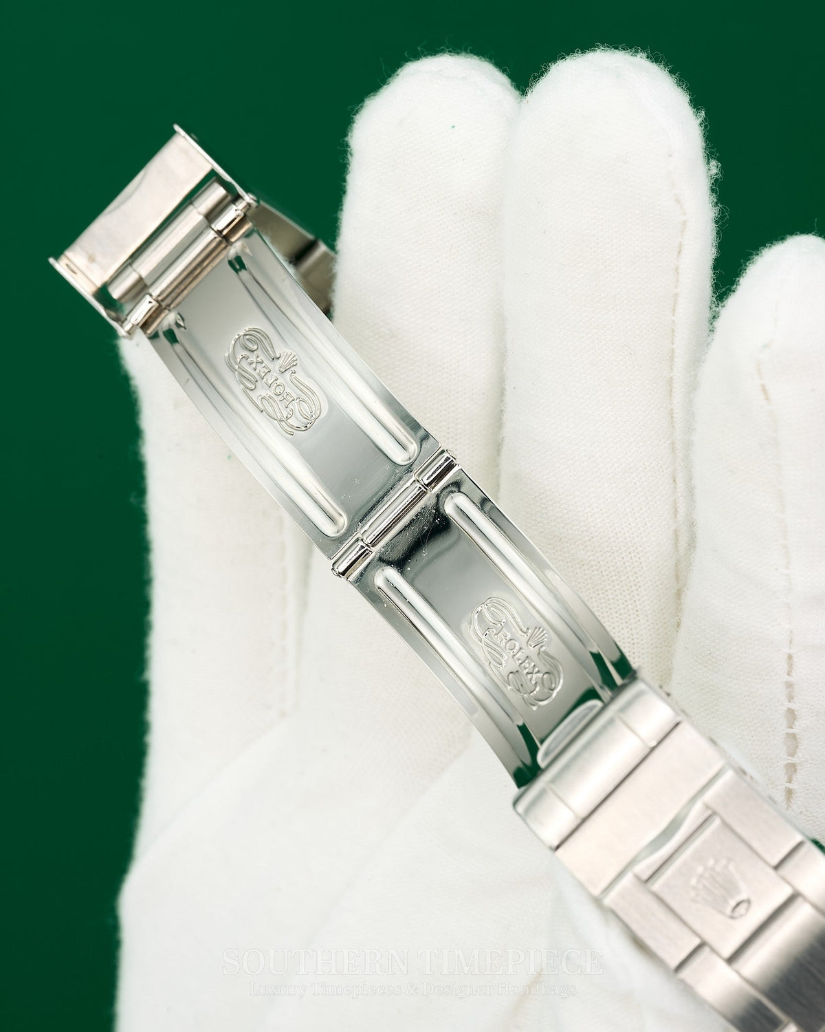 40mm Rolex Submariner No Date with Black Dial and Bezel in Stainless Steel on Oyster (Ref: 14060)(Year: 2005)