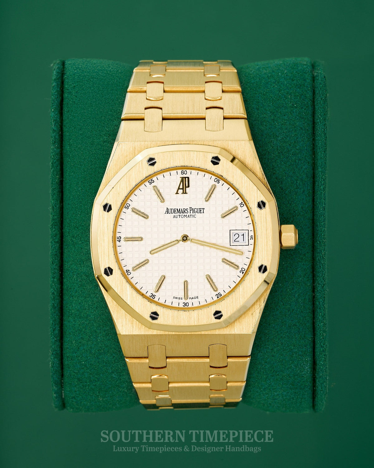 39mm Audemars Piguet Royal Oak Jumbo in Solid 18kt Yellow Gold with White Dial (Ref: 15202BA)(Year: 2005)(Box & Booklets)