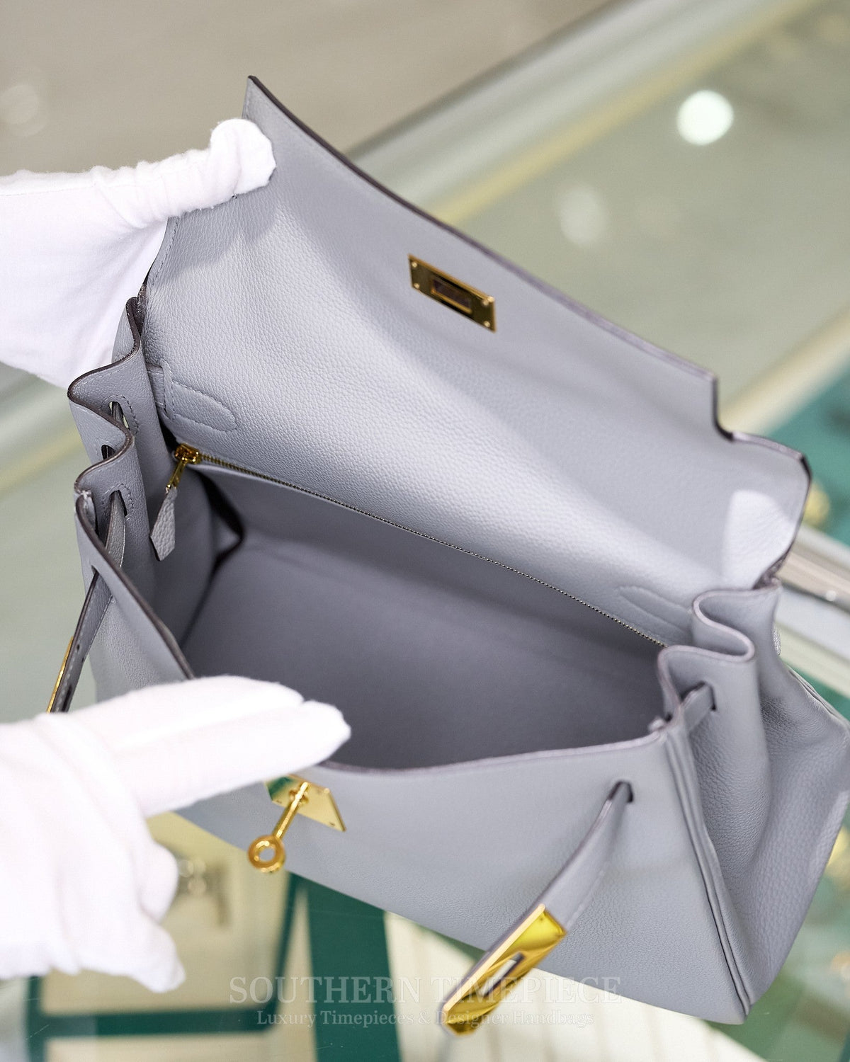 Hermès Kelly Retourne 28 - Gris Mouette Togo Leather & Gold Hardware (2016)