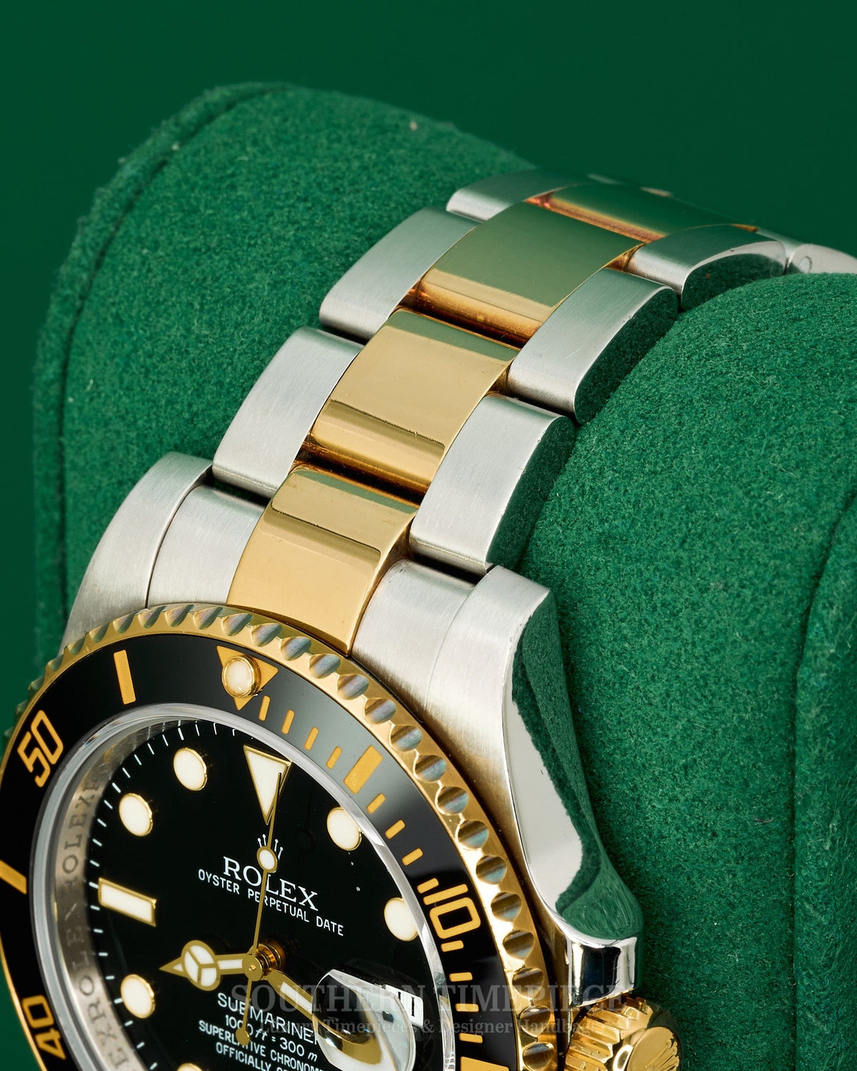 40mm Rolex Submariner in 18kt Yellow Gold and Stainless with Black Dial and Bezel (Ref: 116613LN)(Year: 2010)(Box & Appraisal)