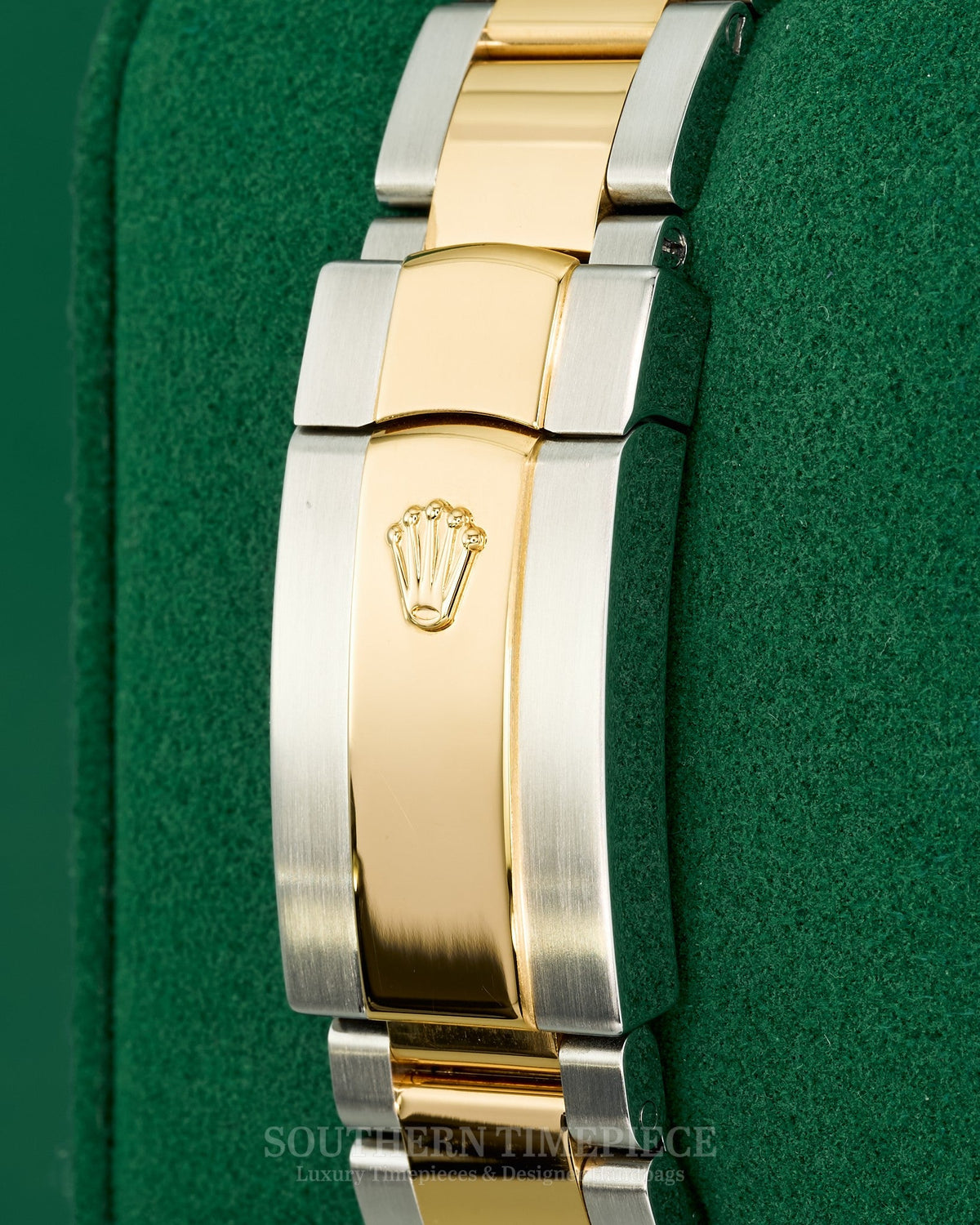 41mm Rolex Datejust in 18kt Yellow Gold and Stainless with Champagne Stick Dial on Oyster (Ref: 116333)(Year: 2011)(Box & Papers)