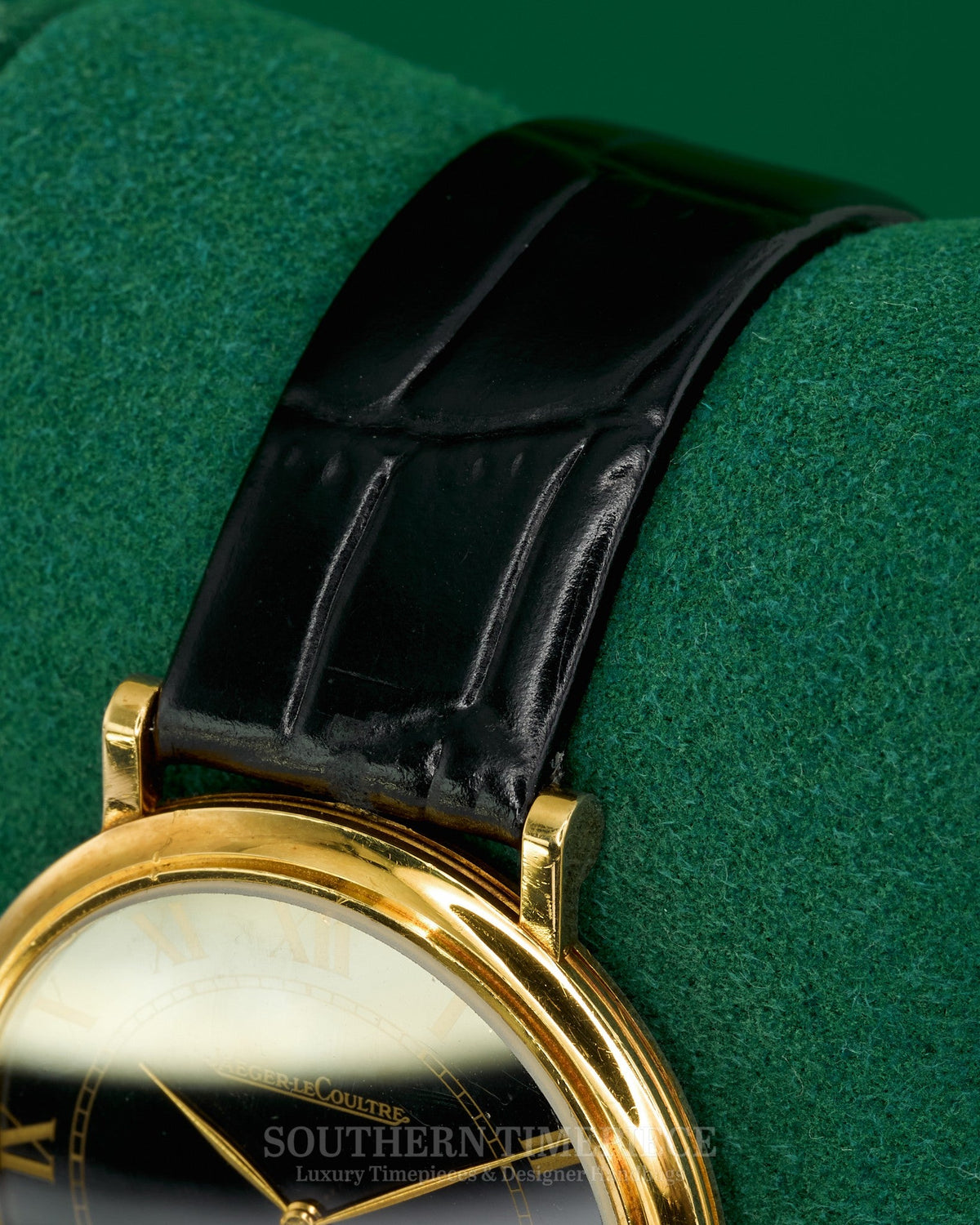34mm Jaeger-LeCoultre Classic Ultra Thin in Solid 18kt Yellow Gold on Black Leather (Ref: 9212)(Year: ~1980's)