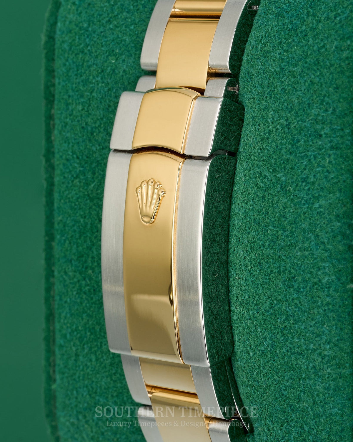 41mm Rolex Datejust with Black Arabic Numeral Dial in 18kt Yellow Gold and Stainless on Oyster (Ref: 116333)(Year: 2011)(Box & Papers)