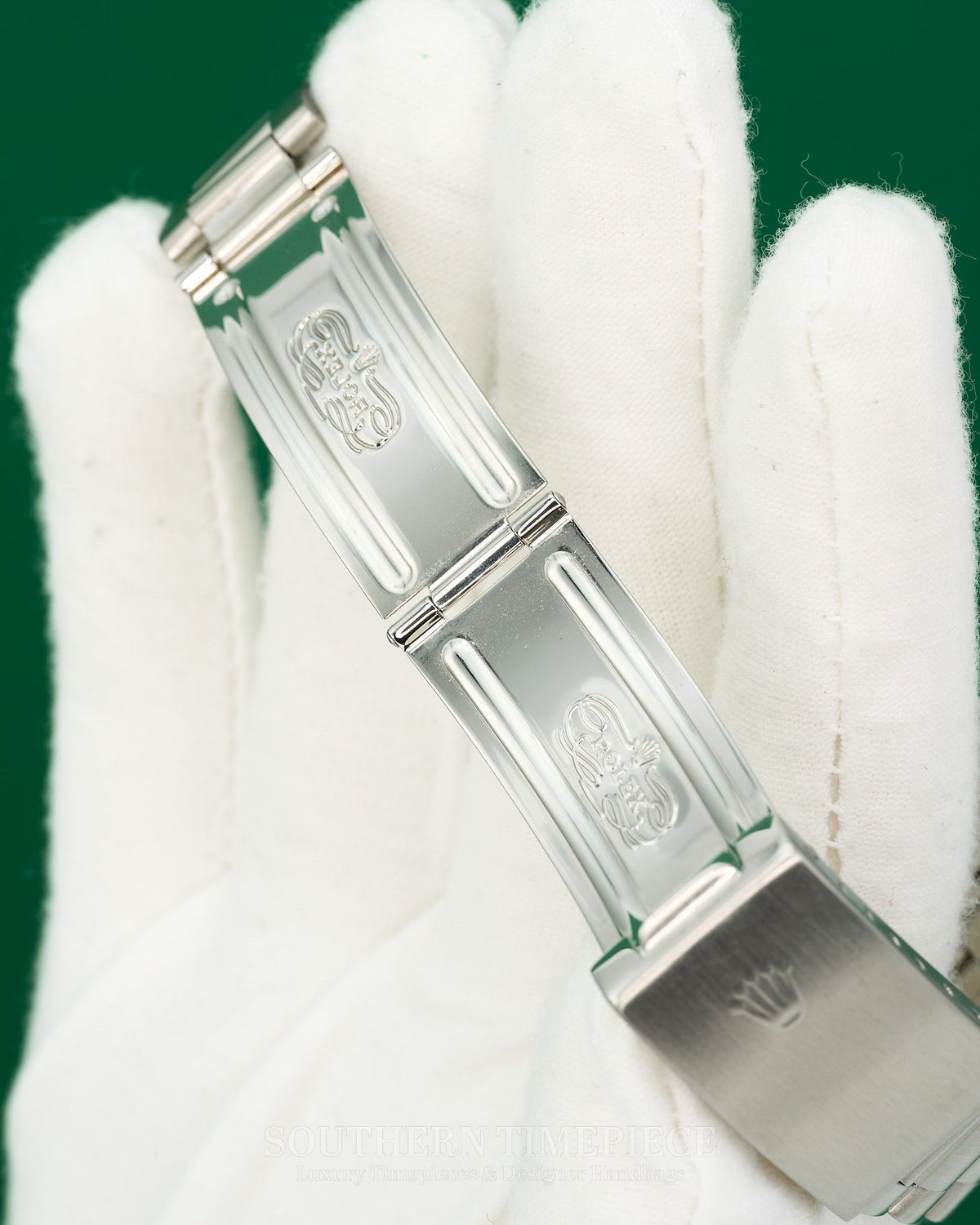 36mm Rolex Datejust with Silver Roman Dial in Stainless Steel on Oyster (Ref: 16220)(Year: 1990)