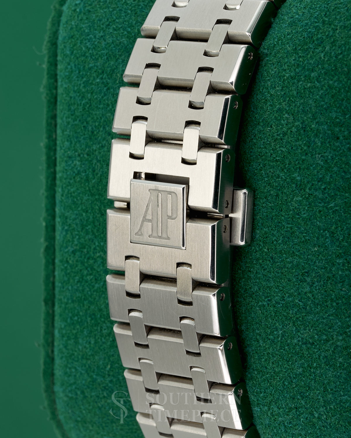 41mm Audemars Piguet Royal Oak with Silver "Grande Tapisserie" Dial in Stainless Steel (Ref: 15400ST)(Year: 2018)(Box & Papers)
