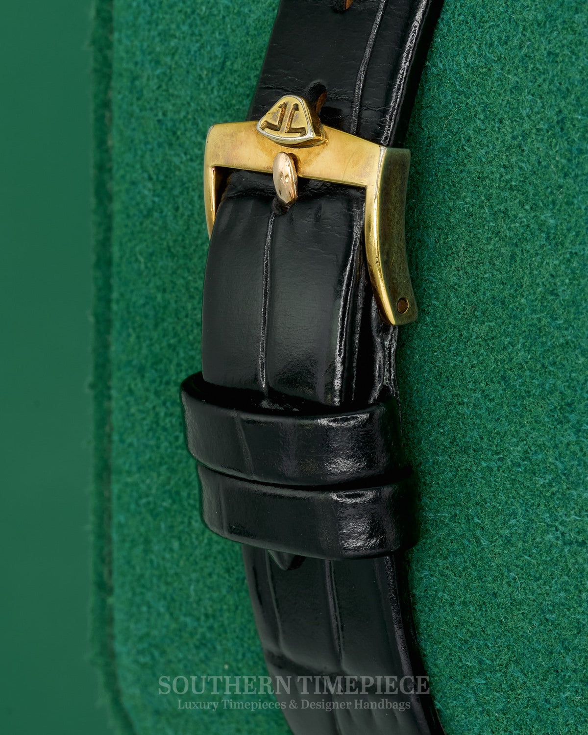 34mm Jaeger-LeCoultre Classic Ultra Thin in Solid 18kt Yellow Gold on Black Leather (Ref: 9212)(Year: ~1980's)