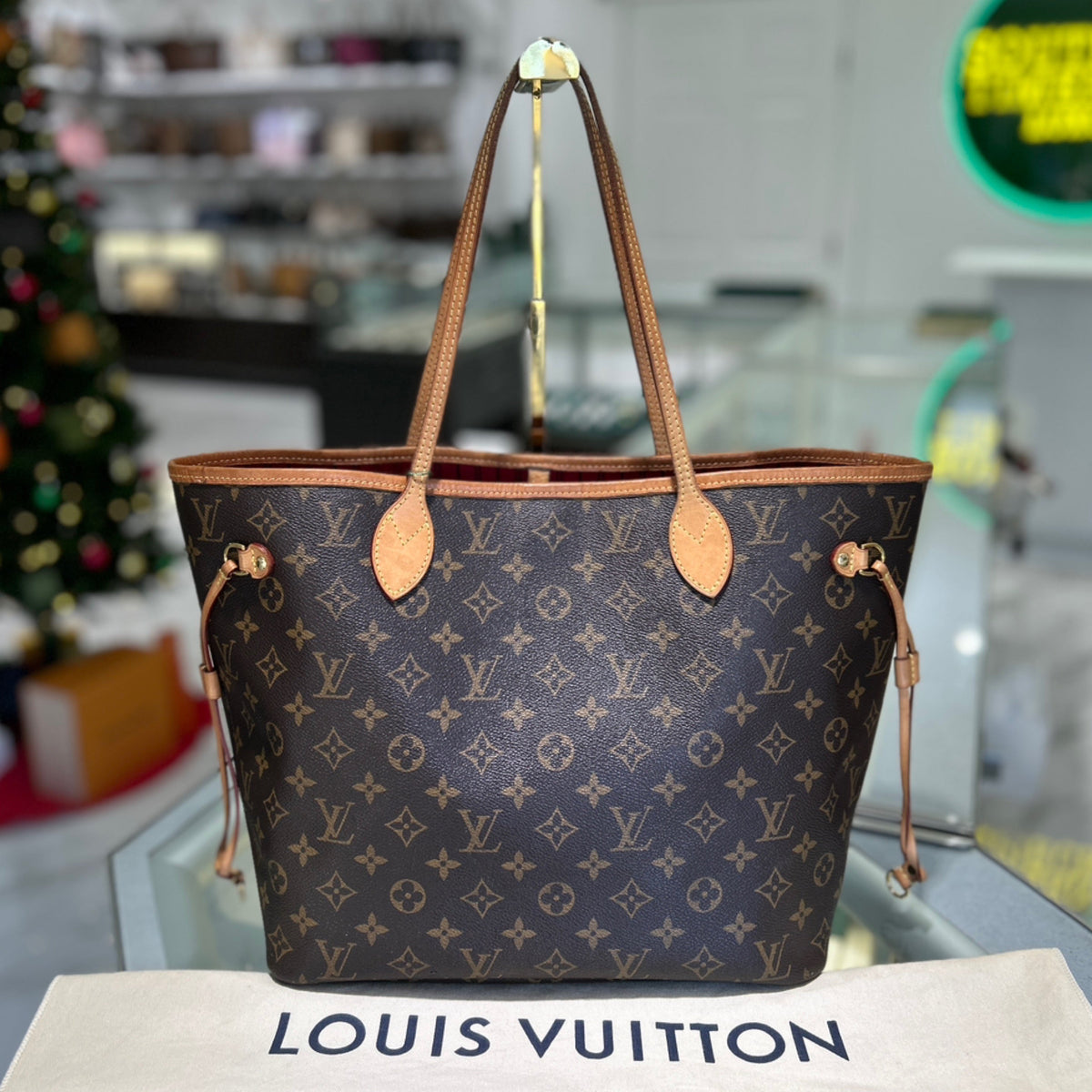 Louis Vuitton Neverfull MM - Monogram Canvas (153523Y)