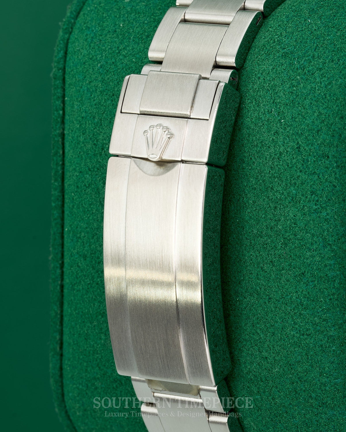 40mm Rolex Submariner Date in Stainless Steel on Oyster (Ref: 116610LN)(Year: 2011)(Box & Papers)