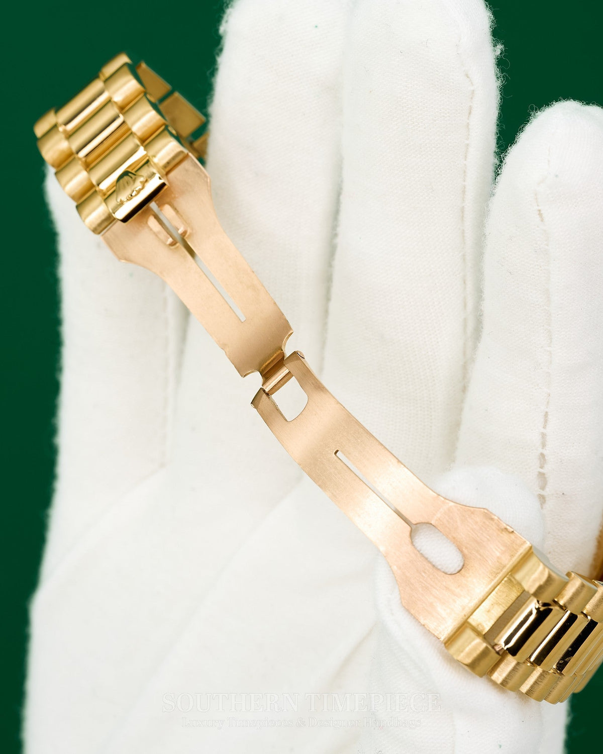 36mm Rolex Day-Date "President" with Champagne Stick Dial in Solid 18kt Yellow Gold (Ref: 18038)(Year: 1980)