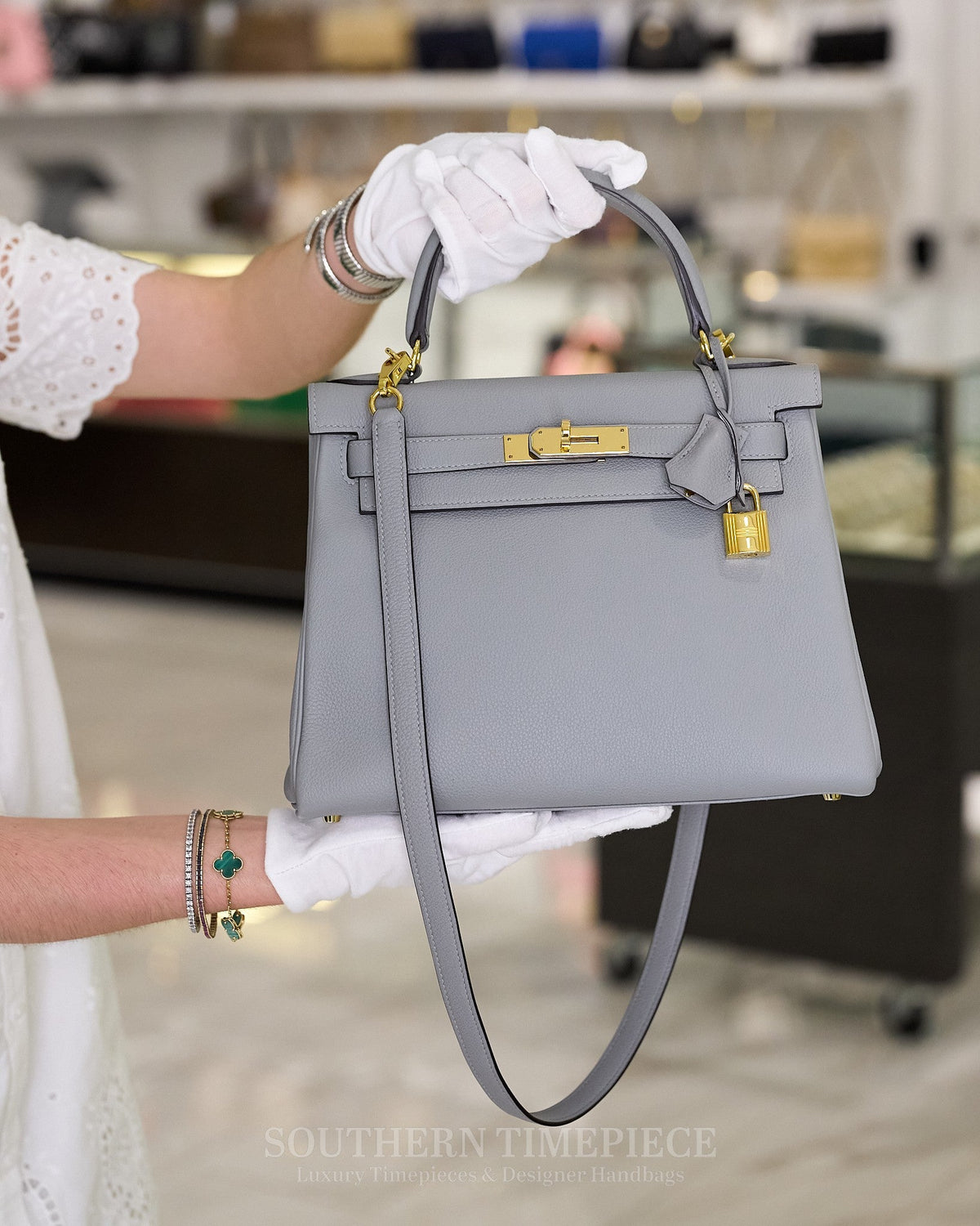 Hermès Kelly Retourne 28 - Gris Mouette Togo Leather & Gold Hardware (2016)