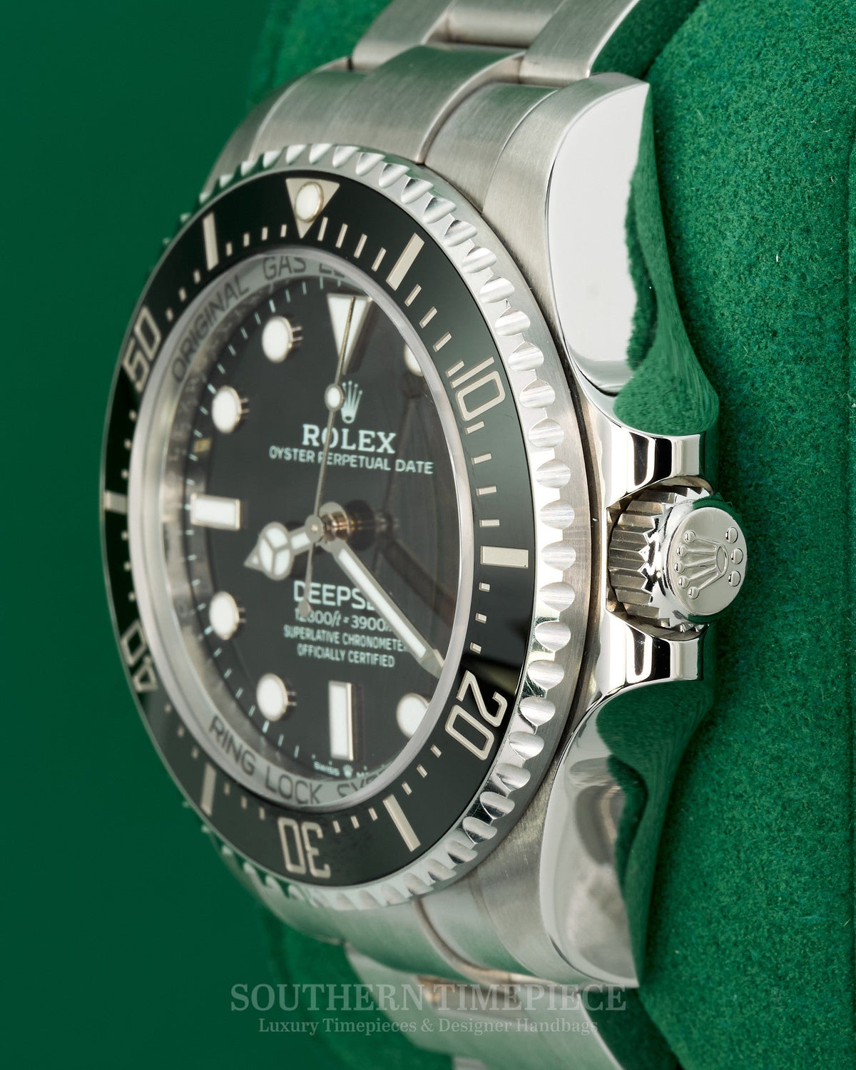 44mm Rolex Deepsea Sea-Dweller in Stainless Steel with Black Dial and Bezel (Ref: 136660)(Year: 2025)(Box & Papers)