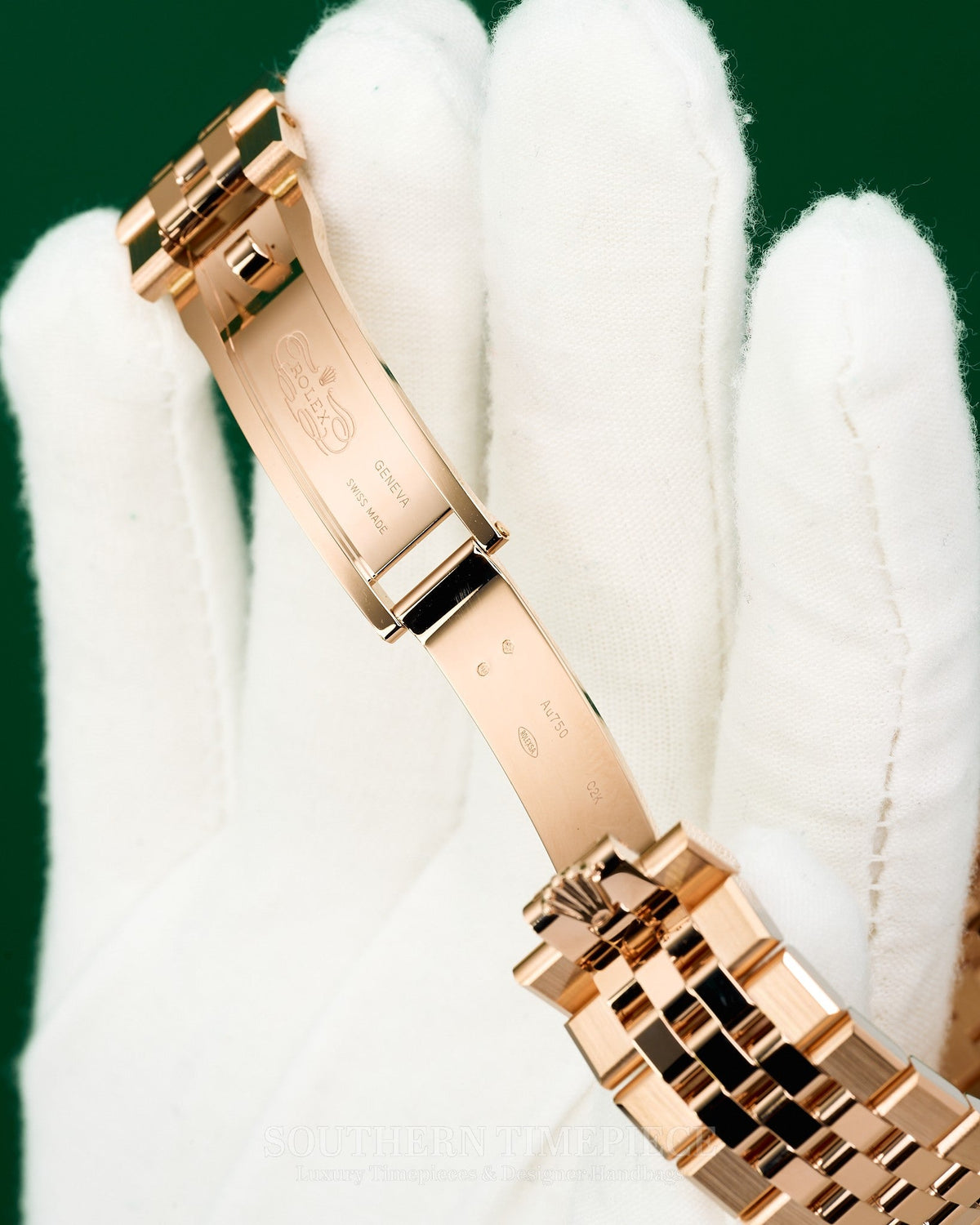 Brand New 2026 36mm Rolex Land-Dweller in Solid 18kt Rose Gold with White Honeycomb-Motif Dial (Ref: 127235)(Year: 2026)(Box & Papers)