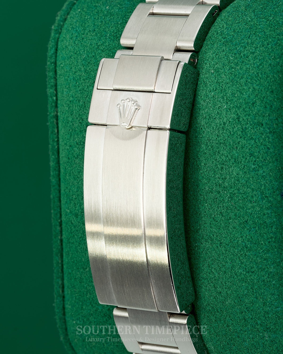44mm Rolex Deepsea Sea-Dweller in Stainless Steel with Black Dial and Bezel (Ref: 136660)(Year: 2025)(Box & Papers)