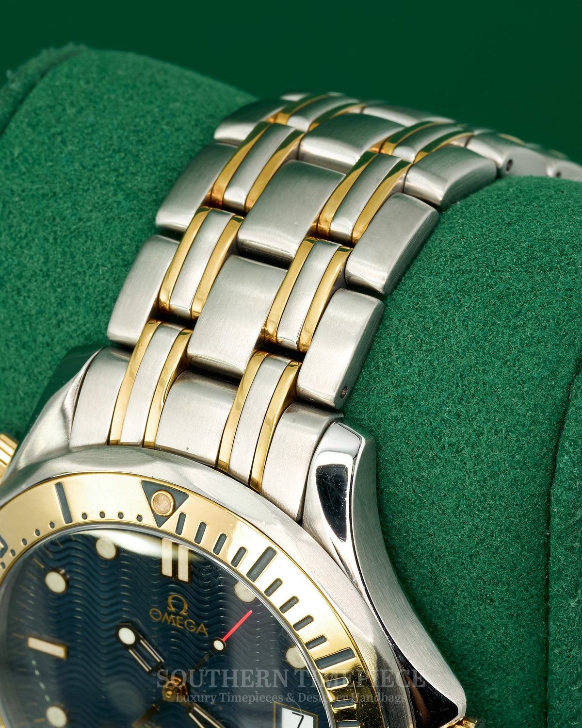 39.3mm Omega Seamaster with Blue Dial in Yellow Gold and Stainless on Bracelet (Ref: 2332.80)(Year: 1997)(Box & Papers)