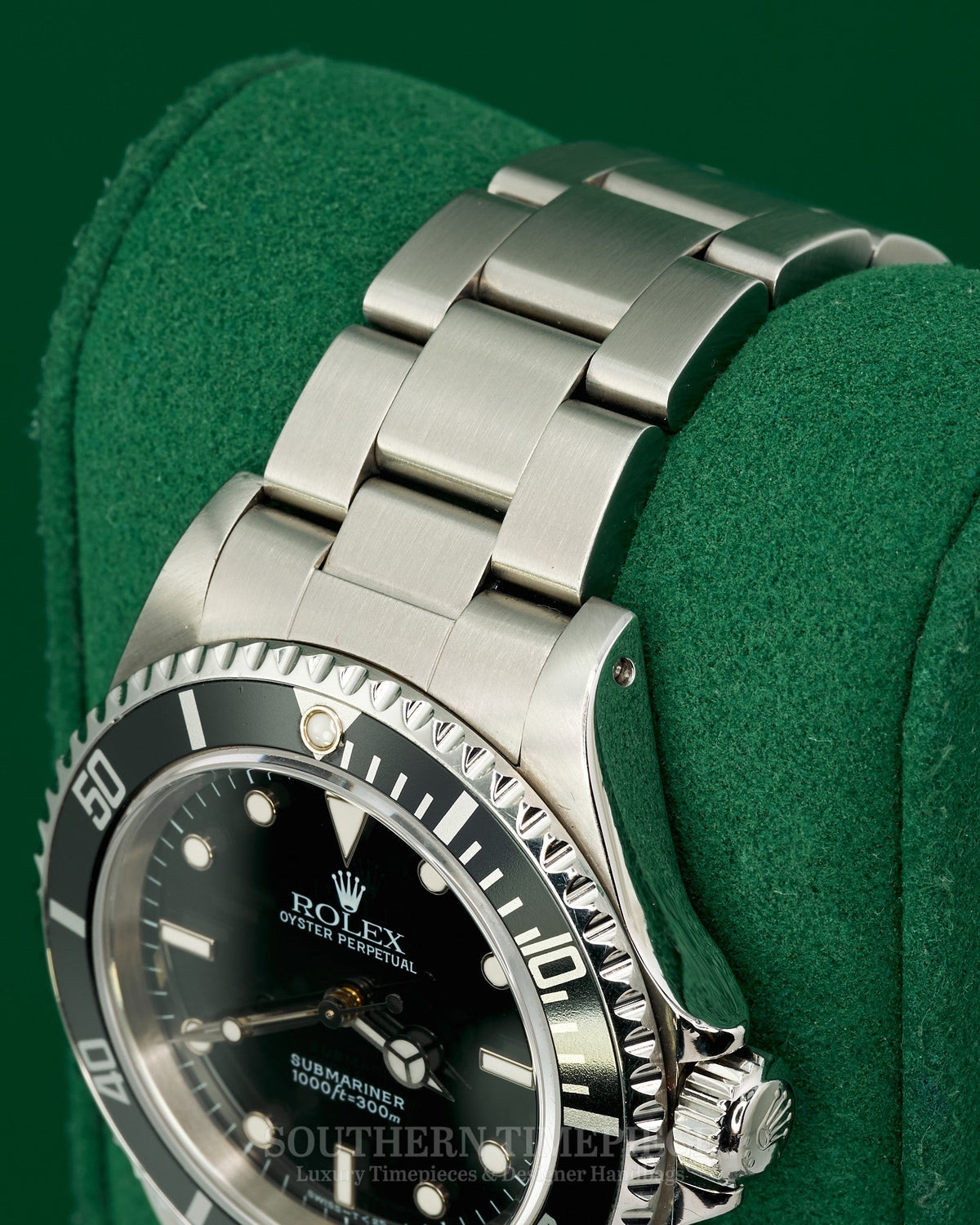 40mm Rolex Submariner No Date with Black Dial and Bezel in Stainless Steel on Oyster (Ref: 14060)(Year: 2005)