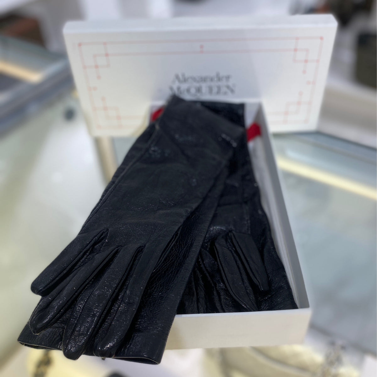 Alexander McQueen Fitted Long Opera Gloves - Black Shiny Lambskin Leather