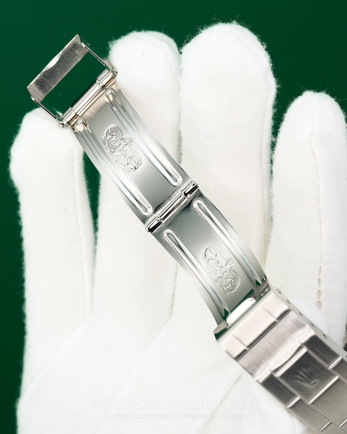40mm Rolex Submariner Date with Black Dial and Bezel in Stainless Steel on Oyster (Ref: 16610)(Year: 2004)