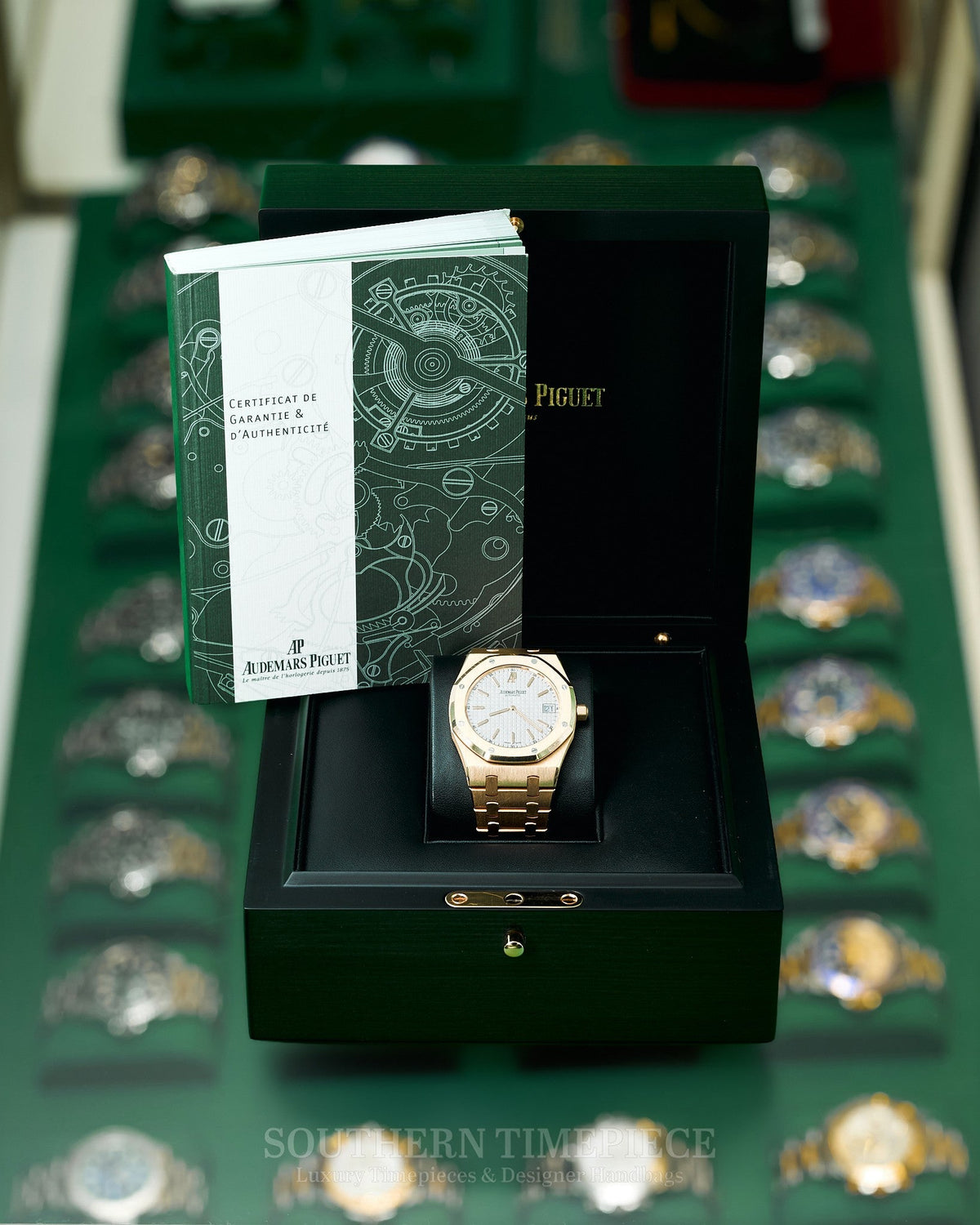 39mm Audemars Piguet Royal Oak Jumbo in Solid 18kt Yellow Gold with White Dial (Ref: 15202BA)(Year: 2005)(Box & Booklets)