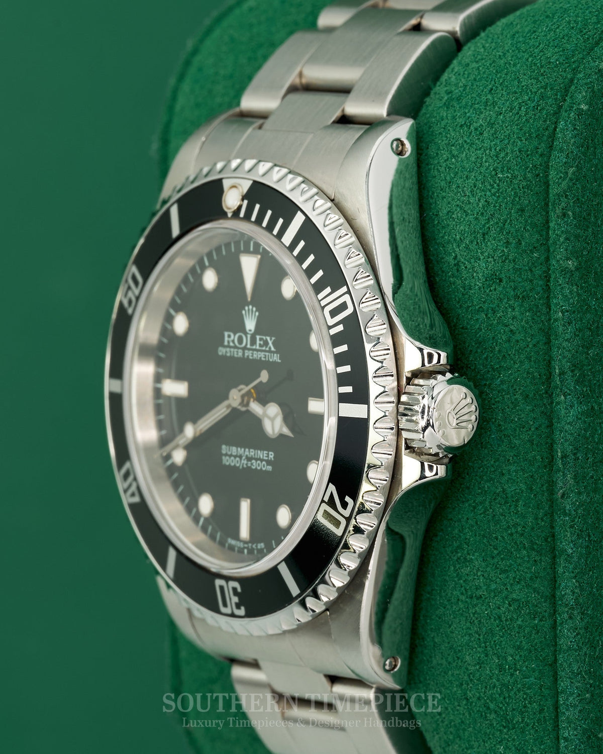 40mm Rolex Submariner No Date with Black Dial and Bezel in Stainless Steel on Oyster (Ref: 14060)(Year: 2005)