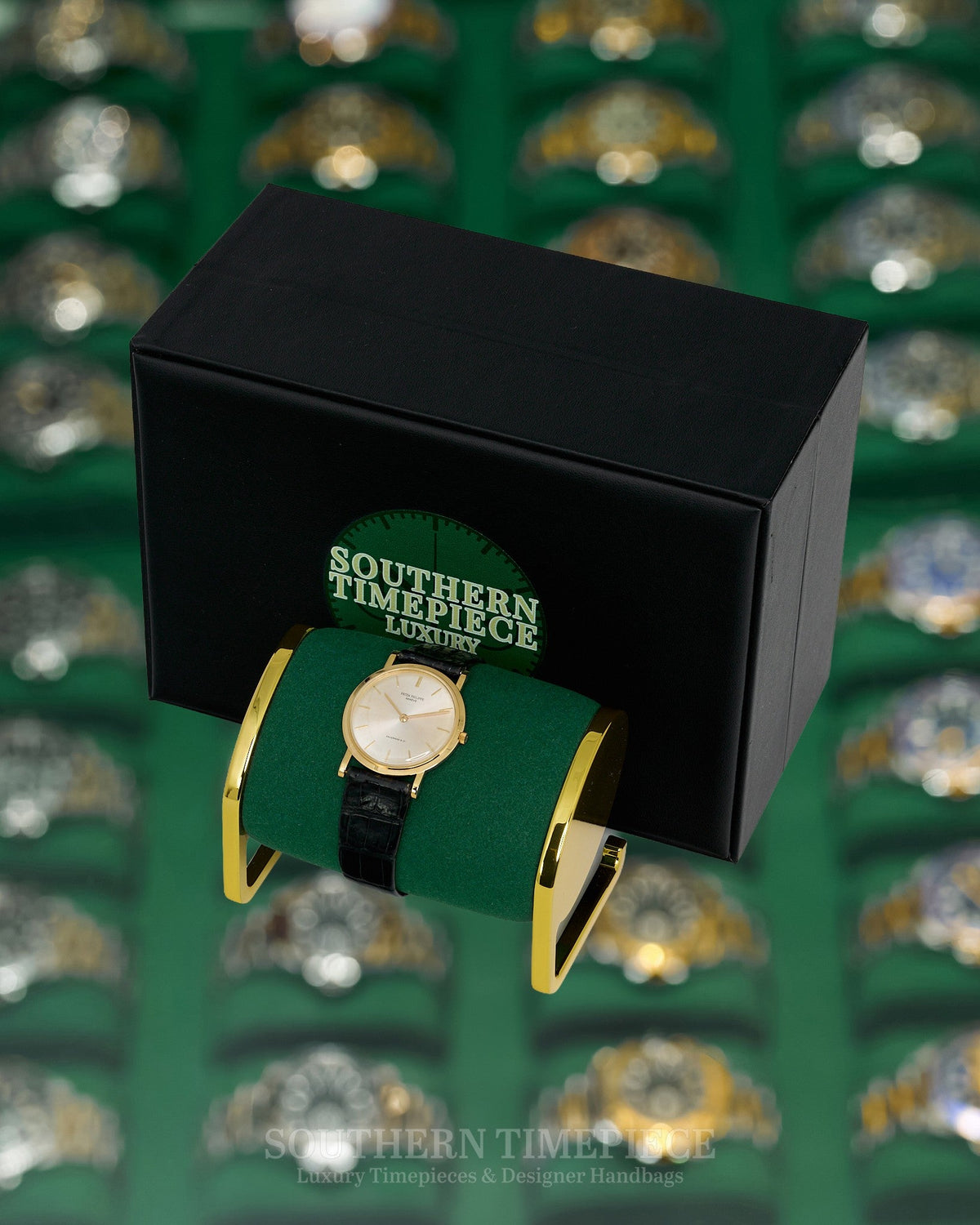 32mm Patek Philippe Calatrava with Silver Dial in Solid 18kt Yellow Gold on Black Leather (Ref: 3520)(Year: UK)