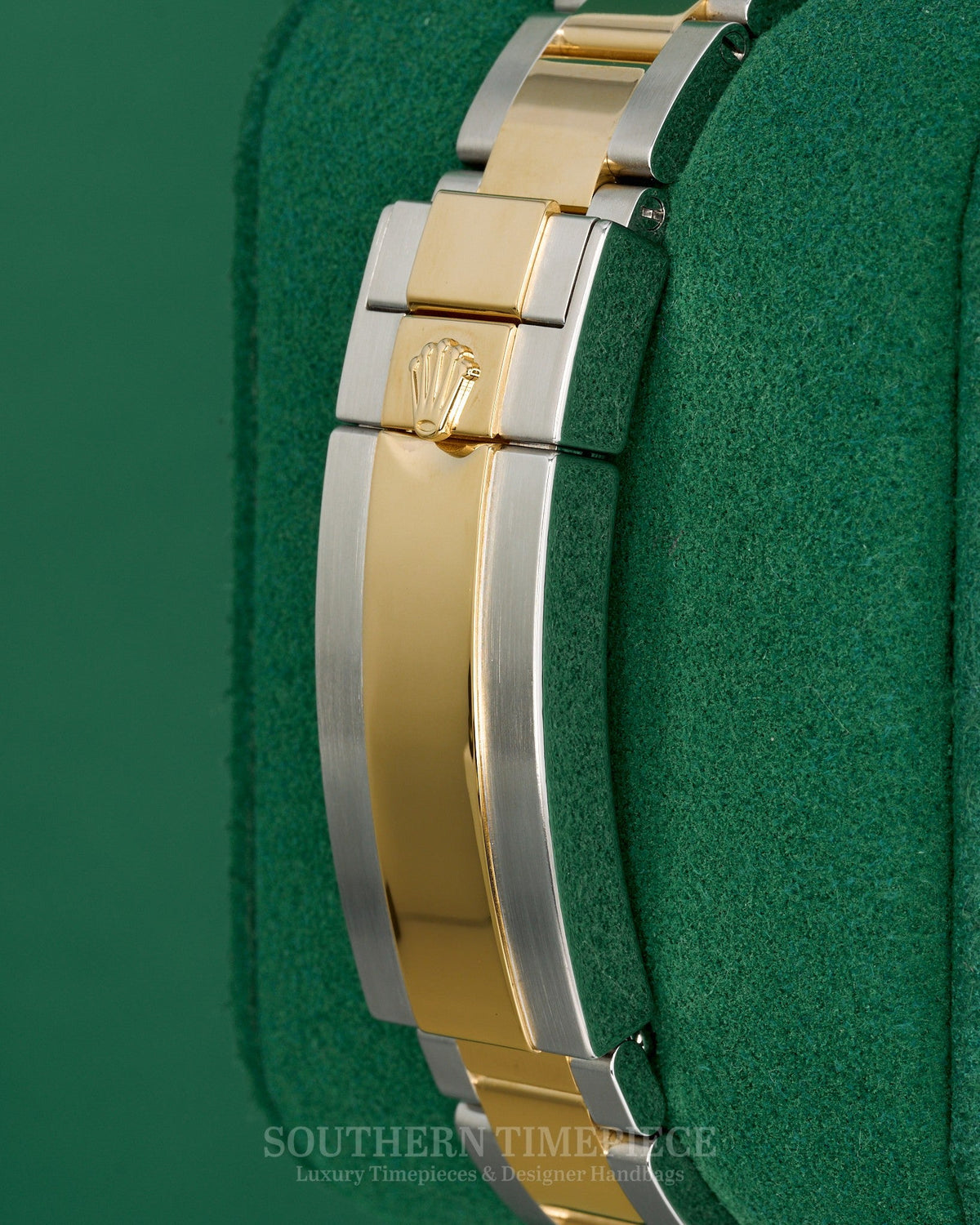 40mm Rolex Submariner with Black Dial and Bezel in 18kt Yellow Gold and Stainless on Oyster (Ref: 116613LN)(Year: 2016)(Box & Papers)