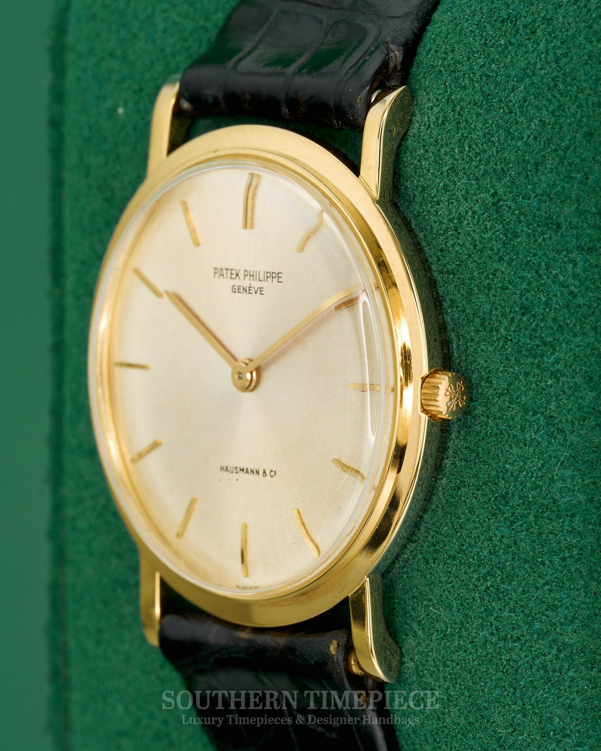 32mm Patek Philippe Calatrava with Silver Dial in Solid 18kt Yellow Gold on Black Leather (Ref: 3520)(Year: UK)