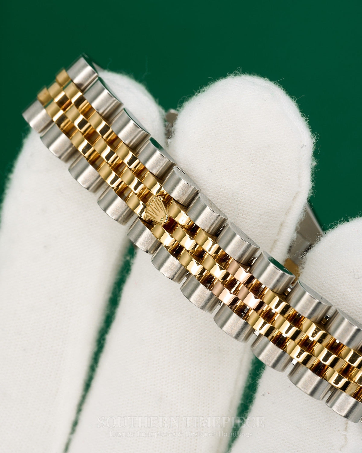 26mm Rolex Datejust with Champagne Roman Dial in 18kt Yellow Gold and Stainless on Jubilee (Ref: 179173)(Year: 2008)