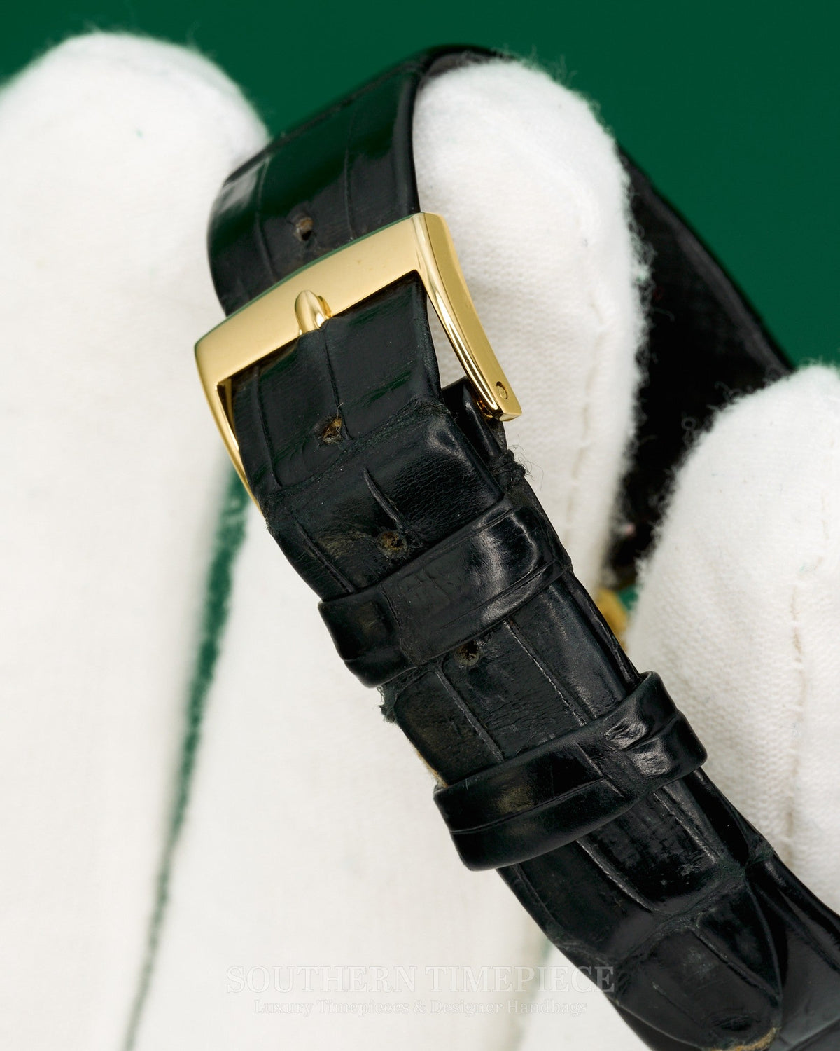 32mm Patek Philippe Calatrava with Silver Dial in Solid 18kt Yellow Gold on Black Leather (Ref: 3520)(Year: UK)