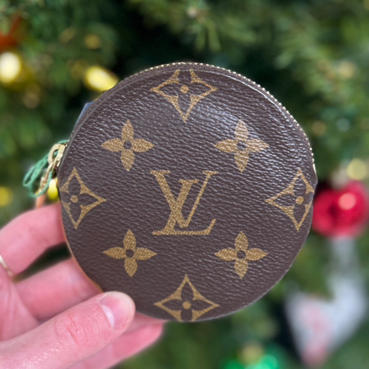 Louis Vuitton Round Coin Purse - Monogram Canvas (E136835)