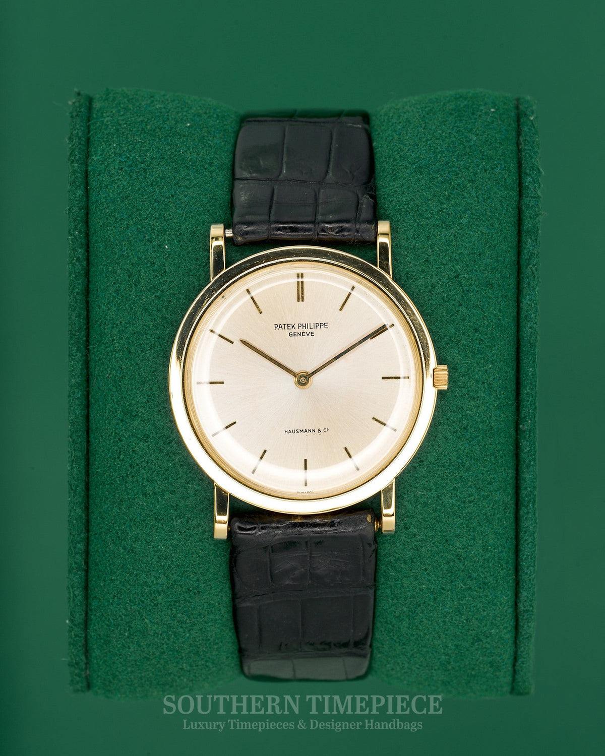 32mm Patek Philippe Calatrava with Silver Dial in Solid 18kt Yellow Gold on Black Leather (Ref: 3520)(Year: UK)
