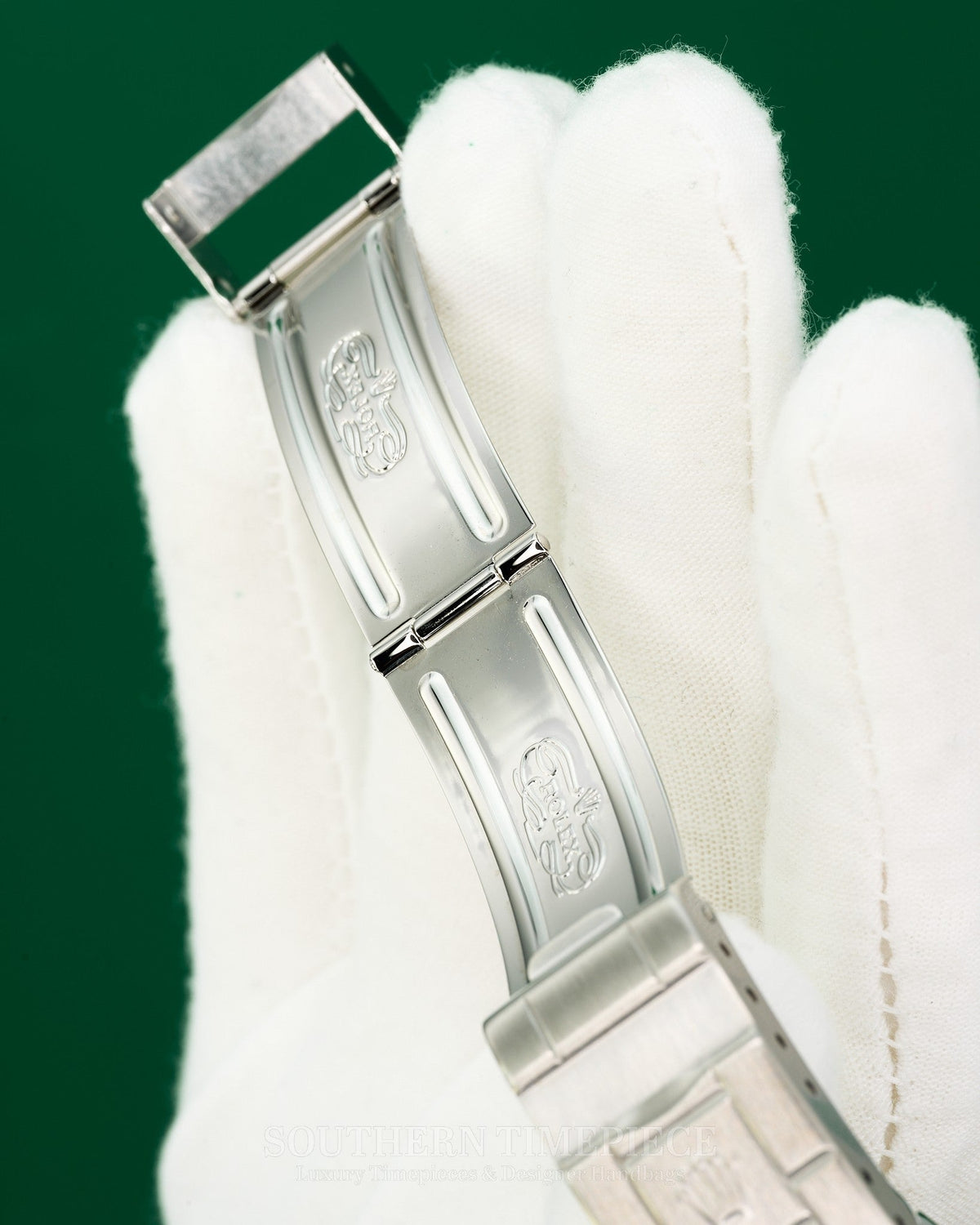 40mm Rolex Sea-Dweller with Black Dial and Bezel in Stainless Steel on Oyster (Ref: 16600)(Year: 1993)